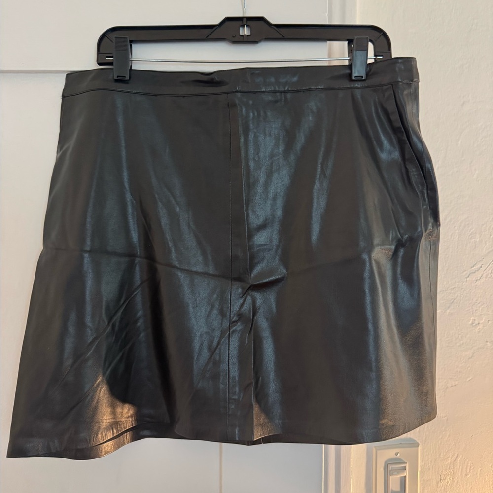 Vince Camuto Black Leather Apparel